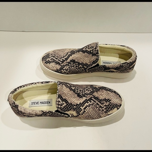 Steven Madden slip on sneaker. - Picture 2 of 4